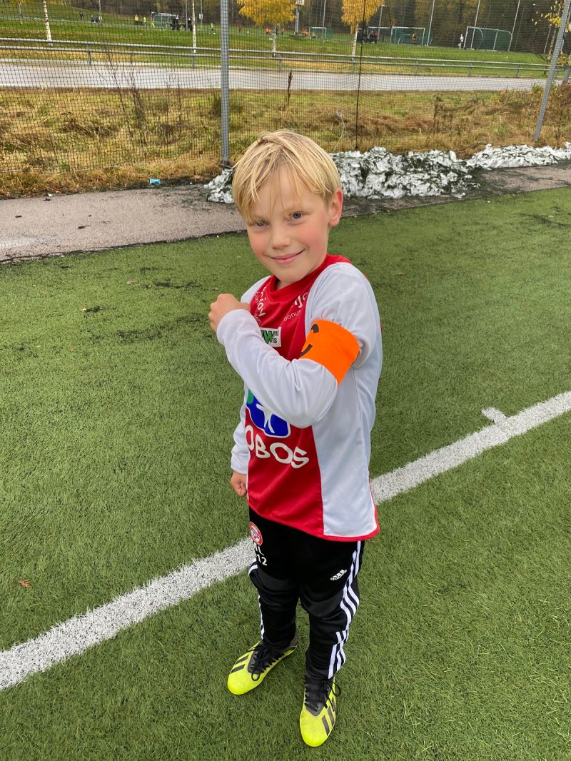 Martin Mio Lykke;<br />Martin er en gutt hvor smilet aldri forsvinner, han er en kjempegod lagspiller både på og utenfor banen. Han løfter blikket på banen og spiller gode pasninger som setter medspillerne i målsocringsposisjoner. Utenfor banen er han fantastisk på å se alle og spesielt de som kanskje faller litt utenfor. 