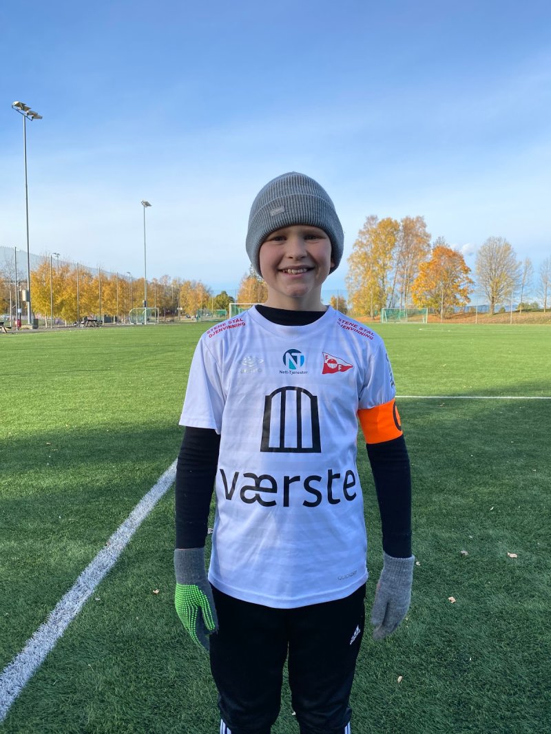 Tarjei August Ringstad;<br />Tarjei er positiv på trening. Han er flink til å høre på treneren og ta beskjeder. Etter trening hjelper han til med å samle utstyr. I spill er han flink til å spille andre gode med gode pasninger. Han er generelt en veldig hyggelig gutt å ha på trening, og bidrar til god lågånd!
