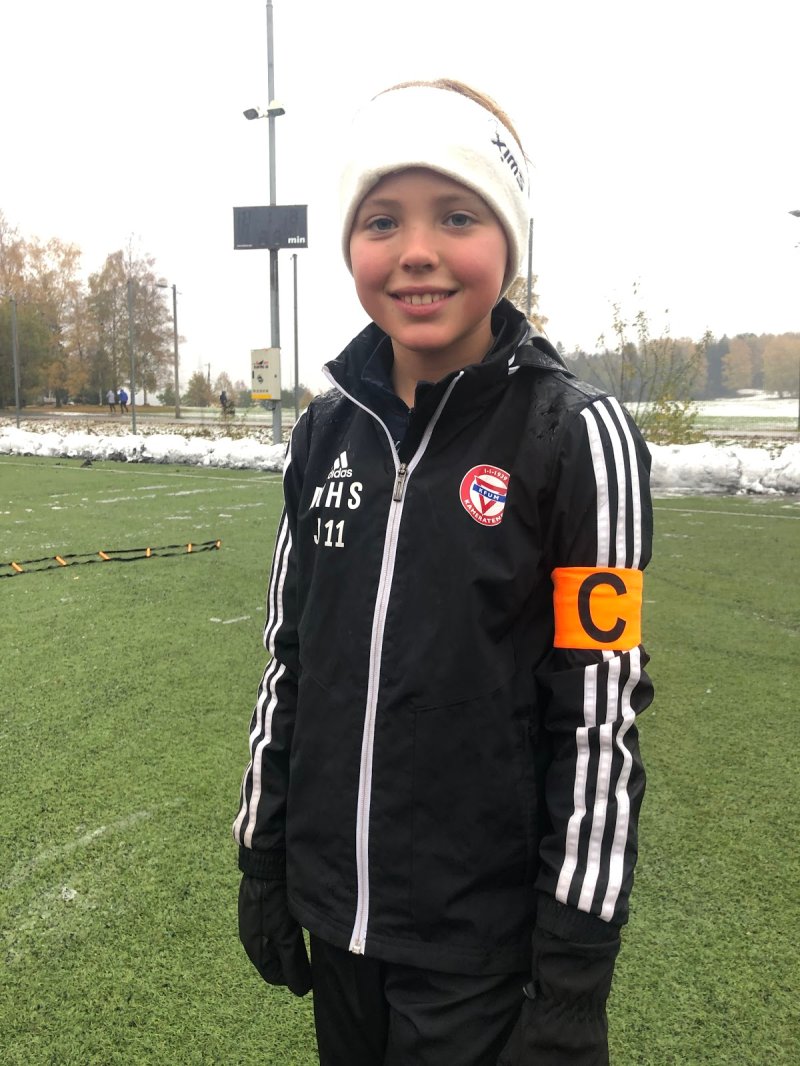 Mathilde Haug Stavem; Mathilde blir kaptein fordi hun er positiv til medspillerne sine og bidrar til at alle har det bra på trening. Hun er alltid klar når treningen begynner og er flink til å hjelpe til med å rydde utstyret når treningen er ferdig. Mathilde er også&nbsp;flink til å høre etter og ta beskjeder, og skaper god lagånd på treningene!