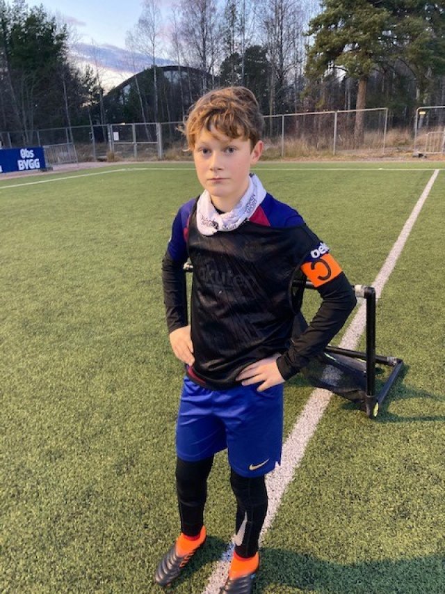 Lukas Erlandsen for G08;<br />Lukas har evnen til å yte god innsats på enhver trening, han gjør alltid det han kan. Han viser ønske om å lære ved å være lydhør, har alltid en hjelpende hånd og en som bidrar til god kultur ved å hilse og si "hei" og spre positivitet og optimisme i gruppa. Dette bidrar til et godt fellesskap på treningene på Akademiet.