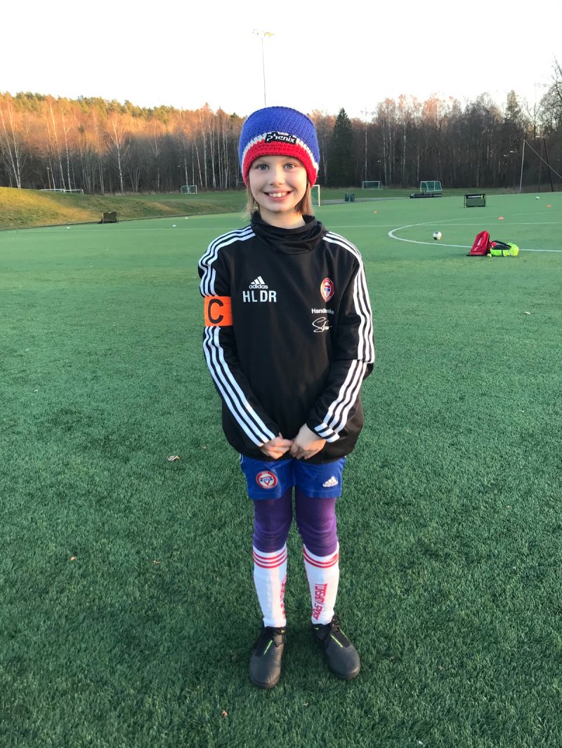 Hannah Lila Drabløs Rasmussen; Hannah er en spiller som sprer masse glede til gruppa og bidrar til godt miljø og lager god lagånd. Hun er veldig flink til å heie frem sine medspillere og gir innsats på hver eneste trening. Hun roser sine medspillere når de gjør noe bra og støtter de alltid.