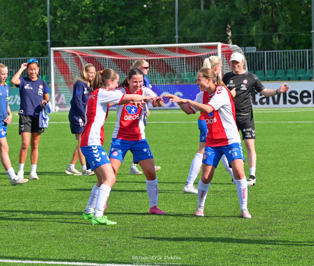 Z62_3297 (2)_ingeborg-Ida-Klara-GodStemning.jpg
