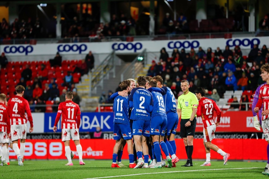 <em>Berglie jubler sammen med sine lagkamerater. Foto: Rune Stoltz Bertinussen / NTB</em>