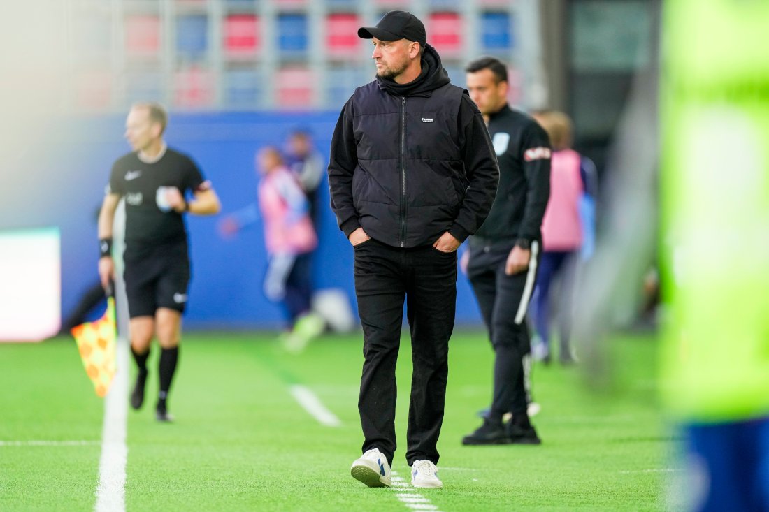 <em>Johannes Moesgaard på linja på Intility Arena. Foto: Terje Bendiksby / NTB</em>