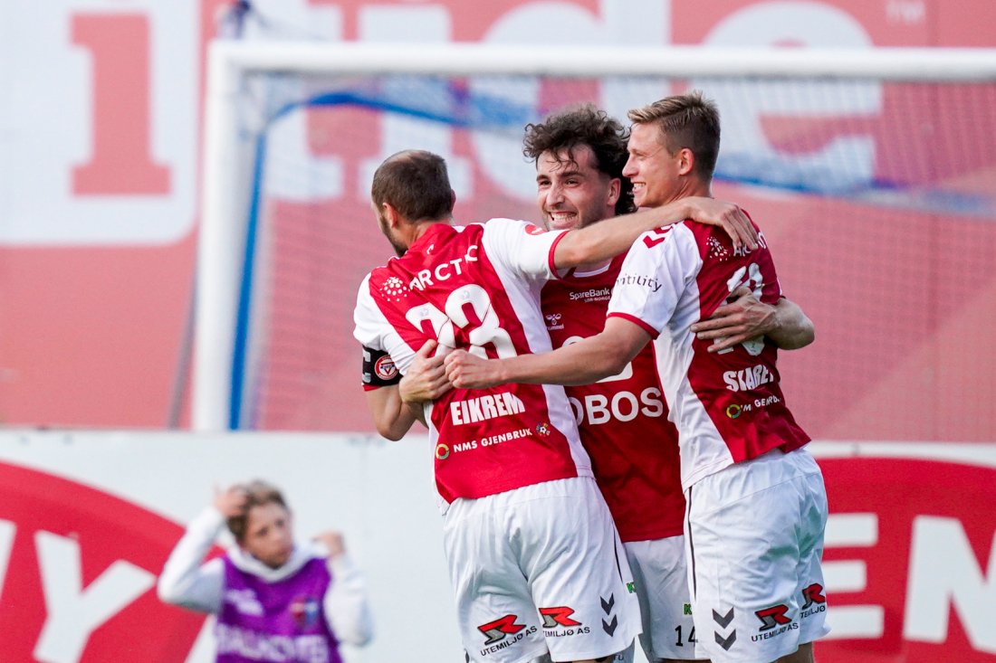 <em>KFUM-jubel etter scoring av Håkon Hoseth. Foto: Jonas Been Henriksen / NTB</em>