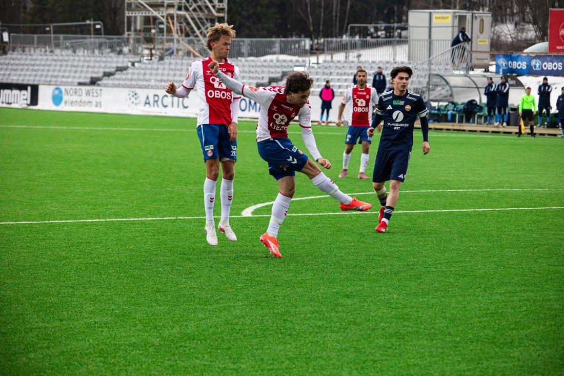 <em>TRE: Håkon Hoseth banket inn kampens tredje scoring. Foto: Markus Bratlie</em>