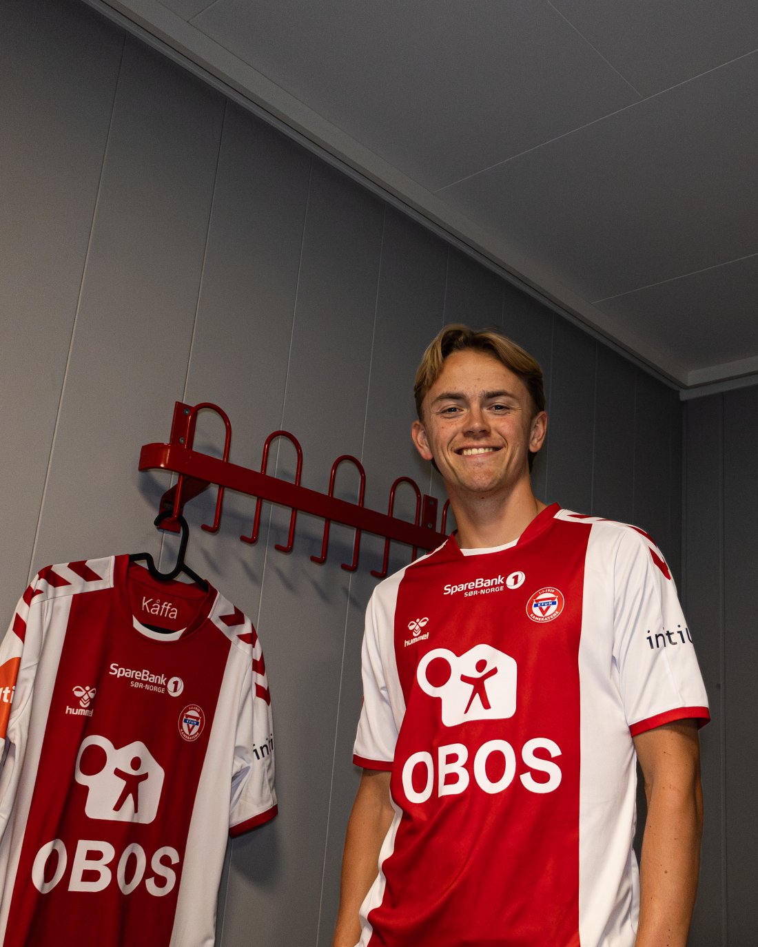 <em>Eirik fant seg til rette i sin nye garderobe. Til uka møter han sine nye lagkamerater på Ekeberg. Foto: Markus Bratlie</em>