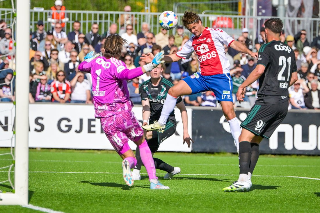 <em>Teo nikker inn 2-0. Foto: Annika Byrde / NTB</em>