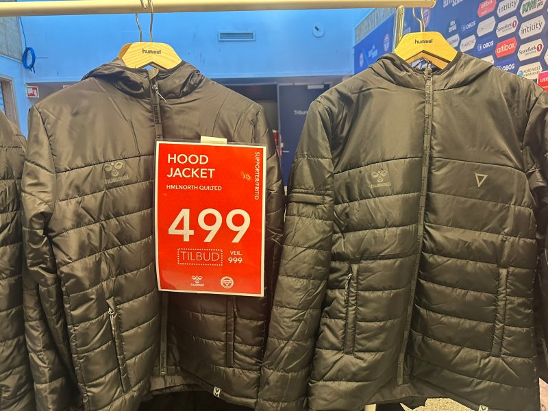 TILBUD: HOOD JACKET i voksen-, dame- og kidsstørrelser. 499,- (veil. 999,-)