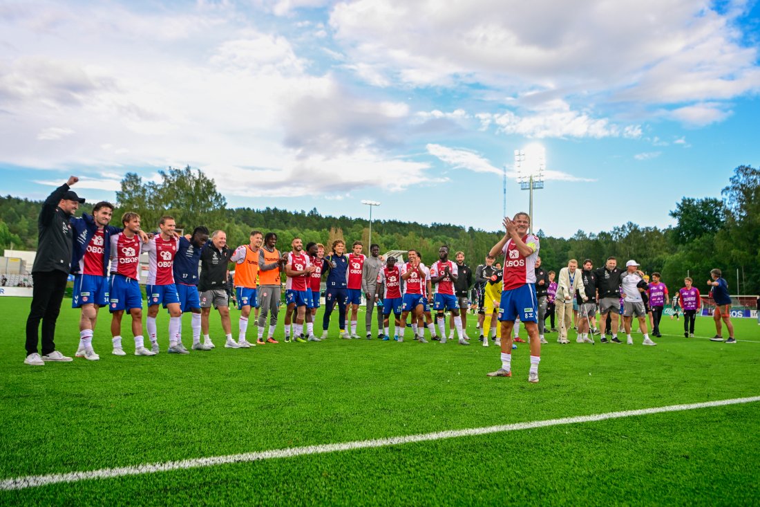 <strong>KAPTEIN HESTNES: </strong><em>En stor dag på Ekeberg, der Simen og co. slo RBK i fjor sommer. Foto: Annika Byrde / NTB</em>