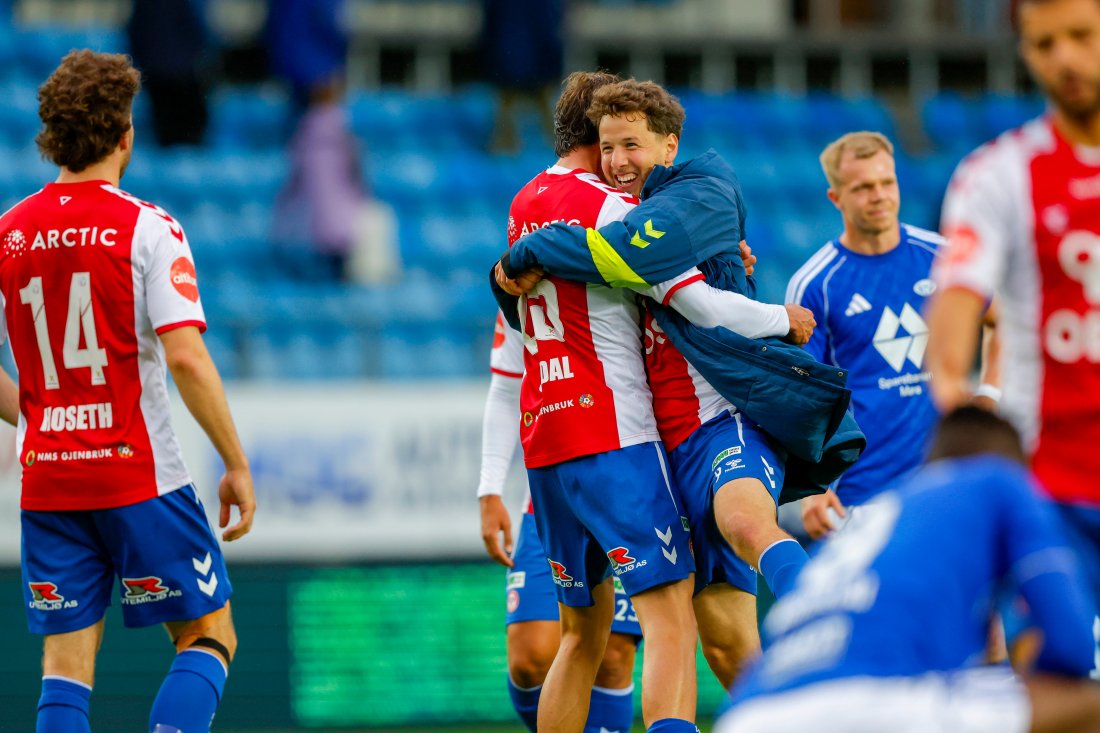 <em>Glade Kåffa-gutter etter årets første borteseier. Foto: Svein Ove Ekornesvåg / NTB</em>