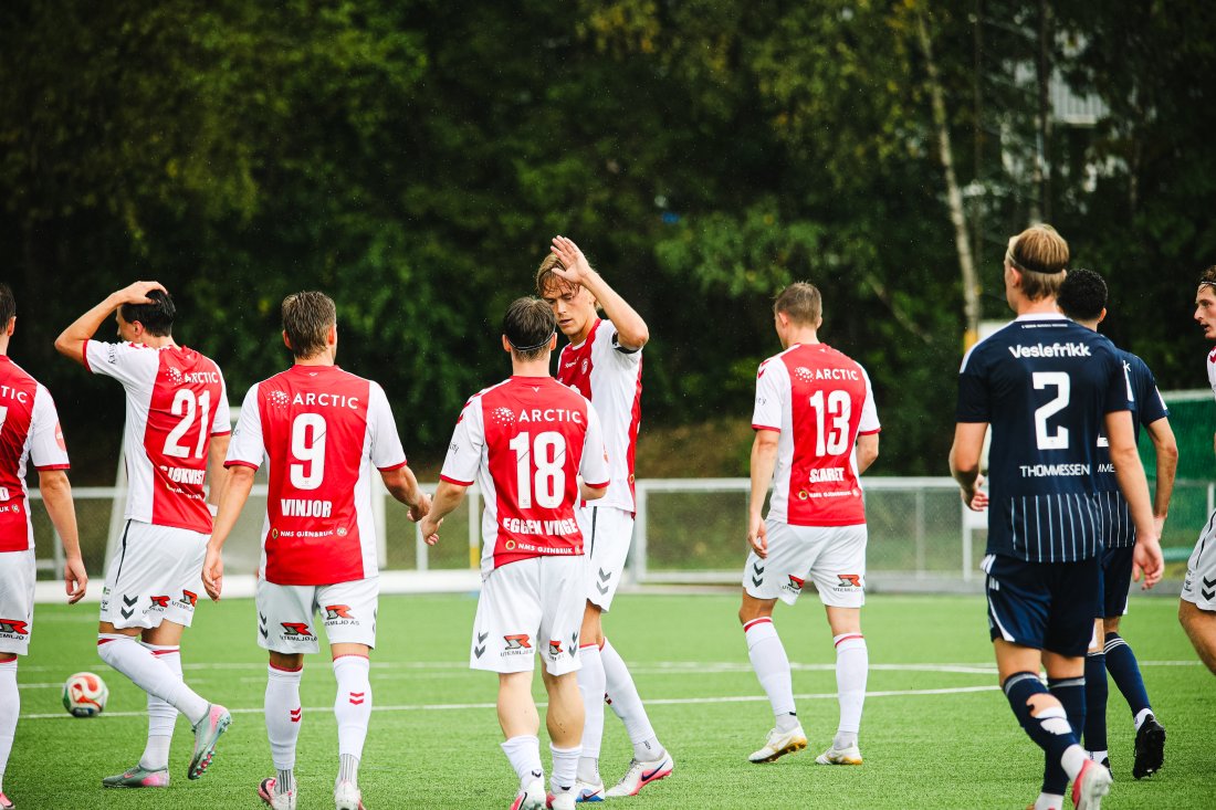 <em>KFUM-gutta scoret fire i den siste halvtimen av første omgang. Foto: Markus Bratlie</em>